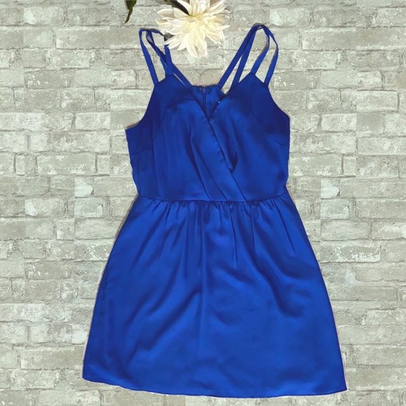 NWOT BCBGeneration V-Neck Mini Dress with Pockets - Picture 14 of 15